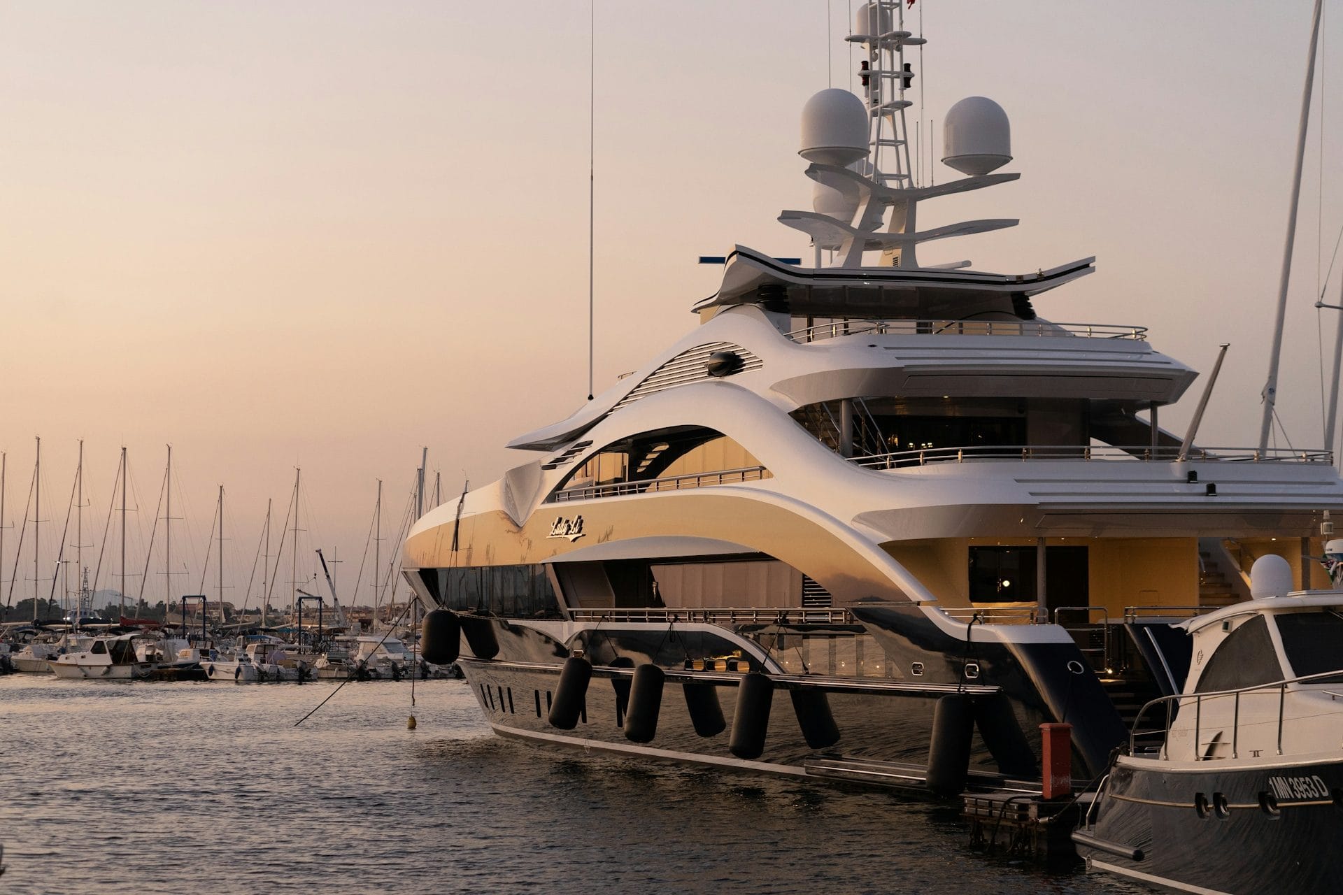 Yacht broker service